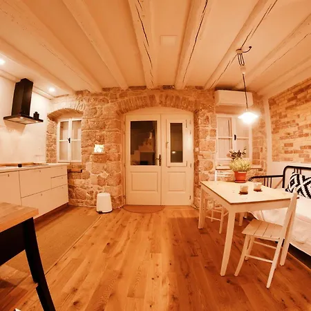 Apartament Tego's Stone House *