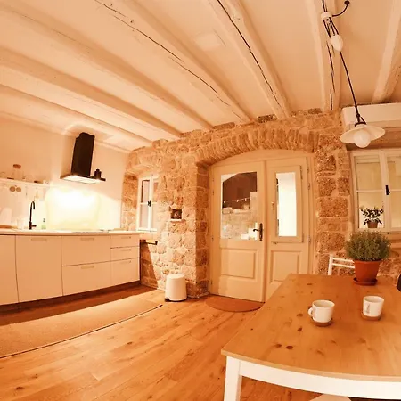 Tego's Stone House Apartment *