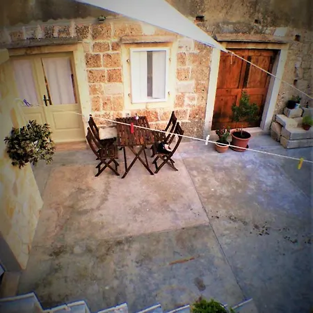 Apartment Tego's Stone House *